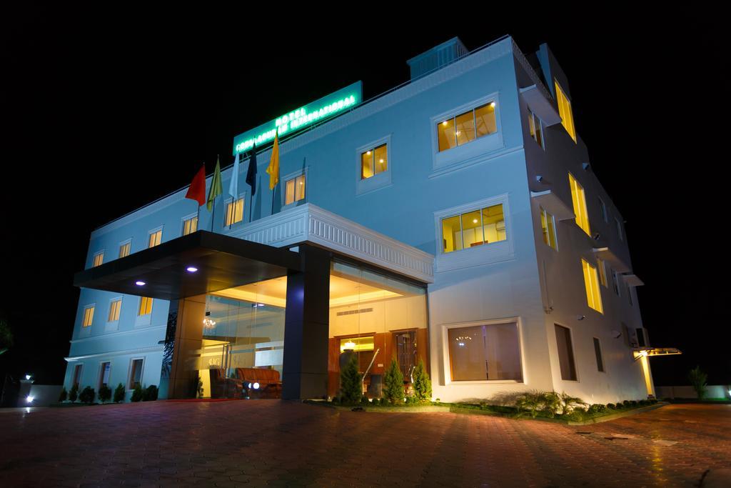 Hotel Gopalapuram International Pollāchi Exteriér fotografie